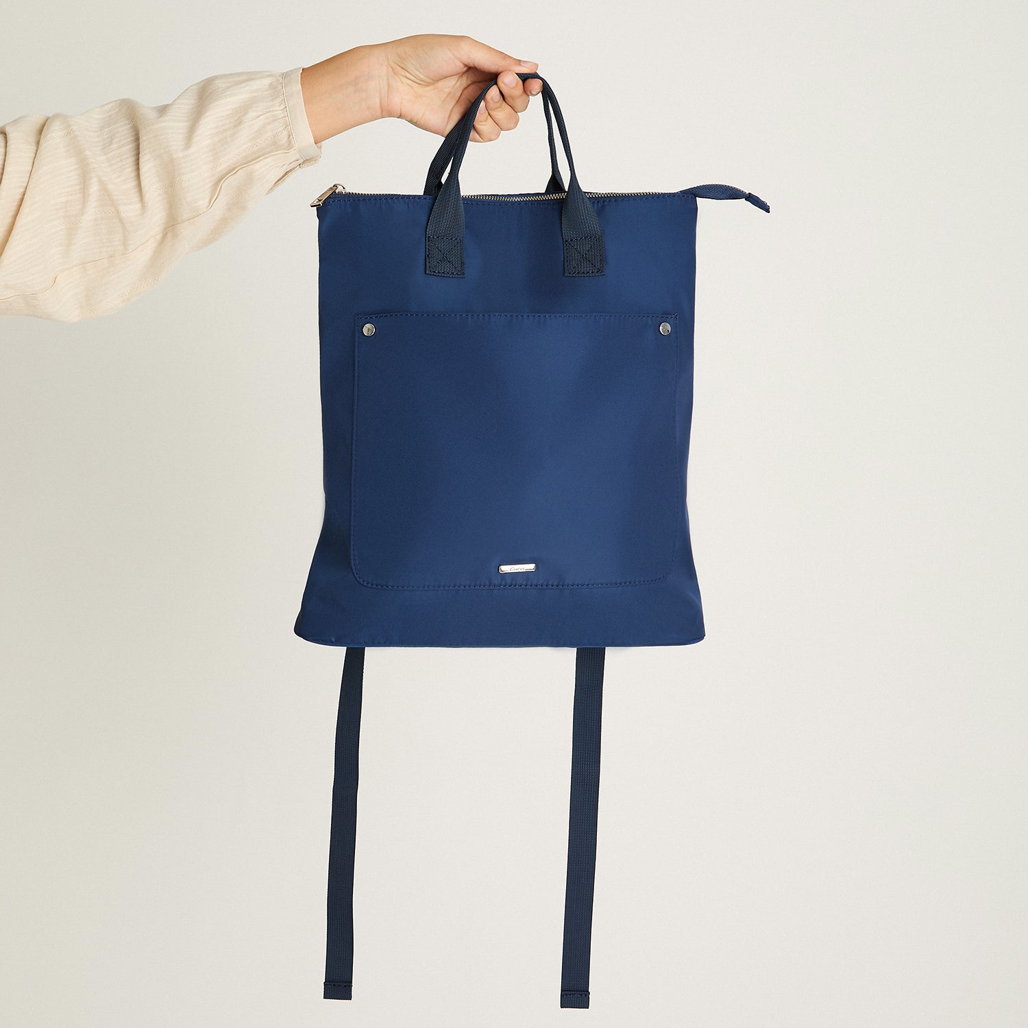 Mochila Con Bolsillo Frontal Azul Curvi